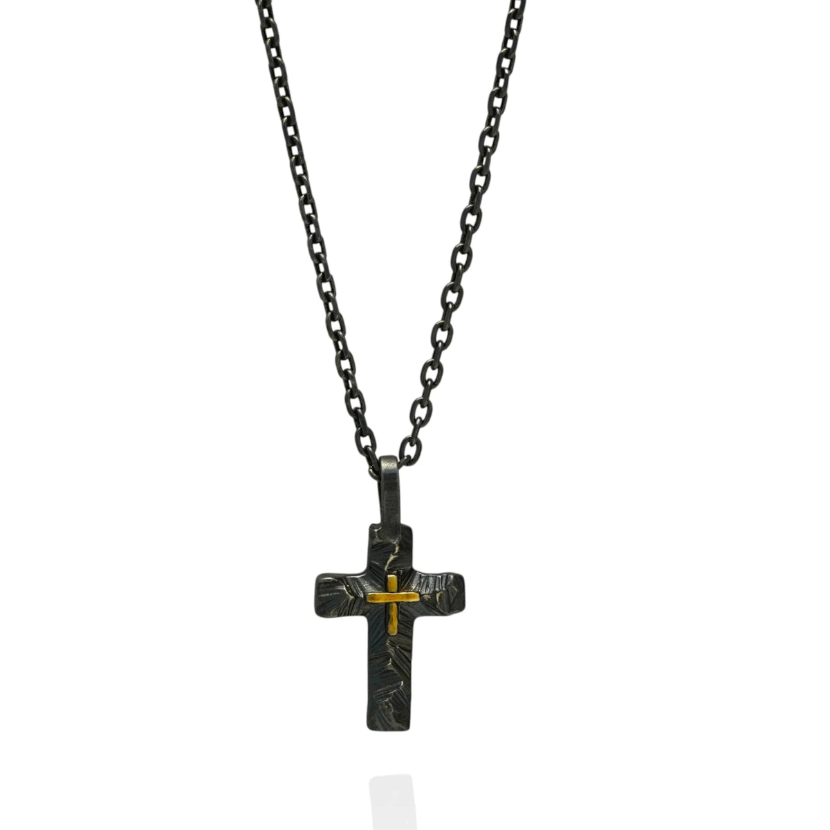 Kreuz-Anhänger mit Relief aus Silber und goldenem Akzent – handgefertigtes Symbol für Glauben und spirituelle Stärke | Art Diva