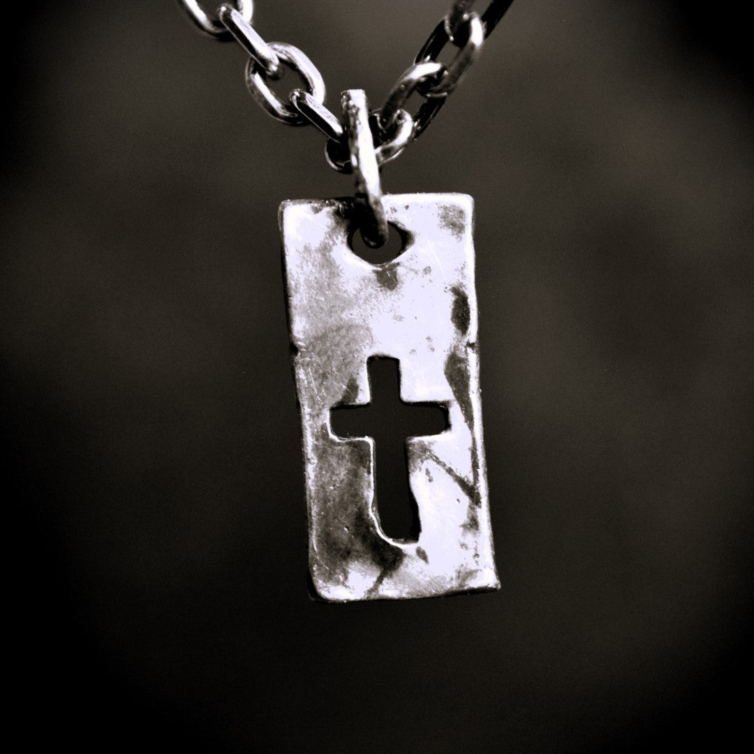 „Plakette mit Kreuz“ – Herren-Anhänger aus 925er Silber mit Stärke und Charakter | Art Diva