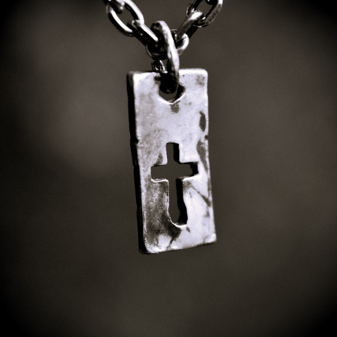 „Plakette mit Kreuz“ – Herren-Anhänger aus 925er Silber mit Stärke und Charakter | Art Diva