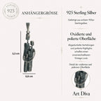 „Familienzusammenhalt“ – Anhänger aus 925er Silber, Talisman für Einheit, Liebe und familiären Schutz, handgefertigter Skulpturenschmuck im Boho- und rustikalen Stil | Art Diva