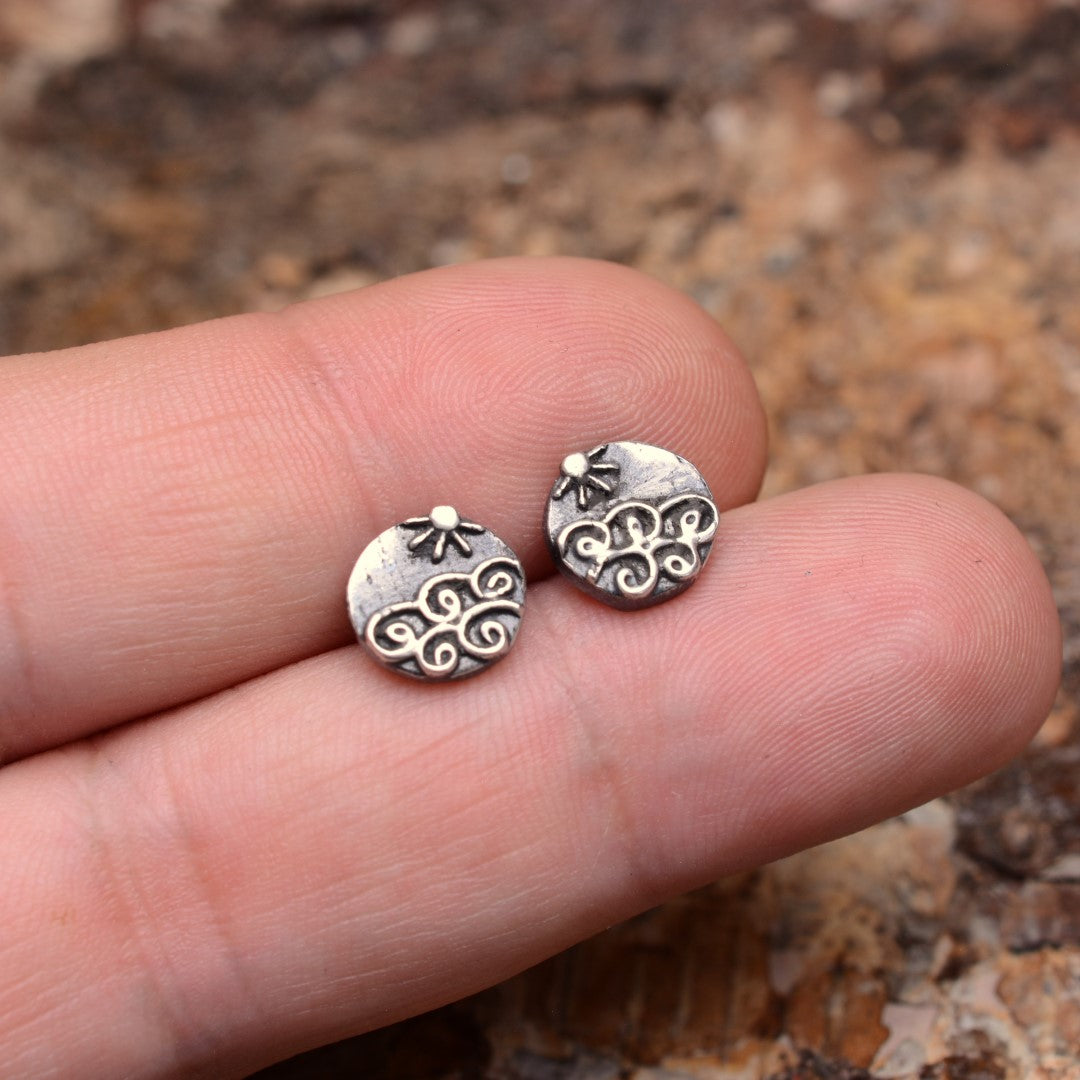 „Morgenbrise am Meer“-Ohrringe mit Sonne und Wellen aus 925er Silber – teilweise oxidiert im Boho-Stil | Art Diva