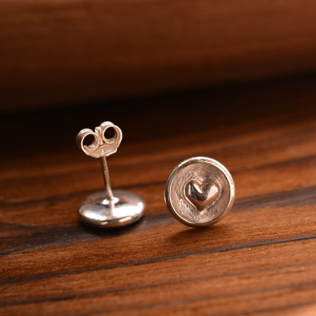 Herz-Mini-Ohrstecker aus 925er Silber – kleine Boho-Ohrringe als Symbol der Liebe | Art Diva