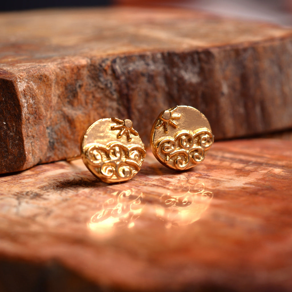 „Meeresbrise“-Ohrringe mit Sonne und Wellen aus vergoldetem 925er Silber – Schmuck im Boho-Stil | Art Diva