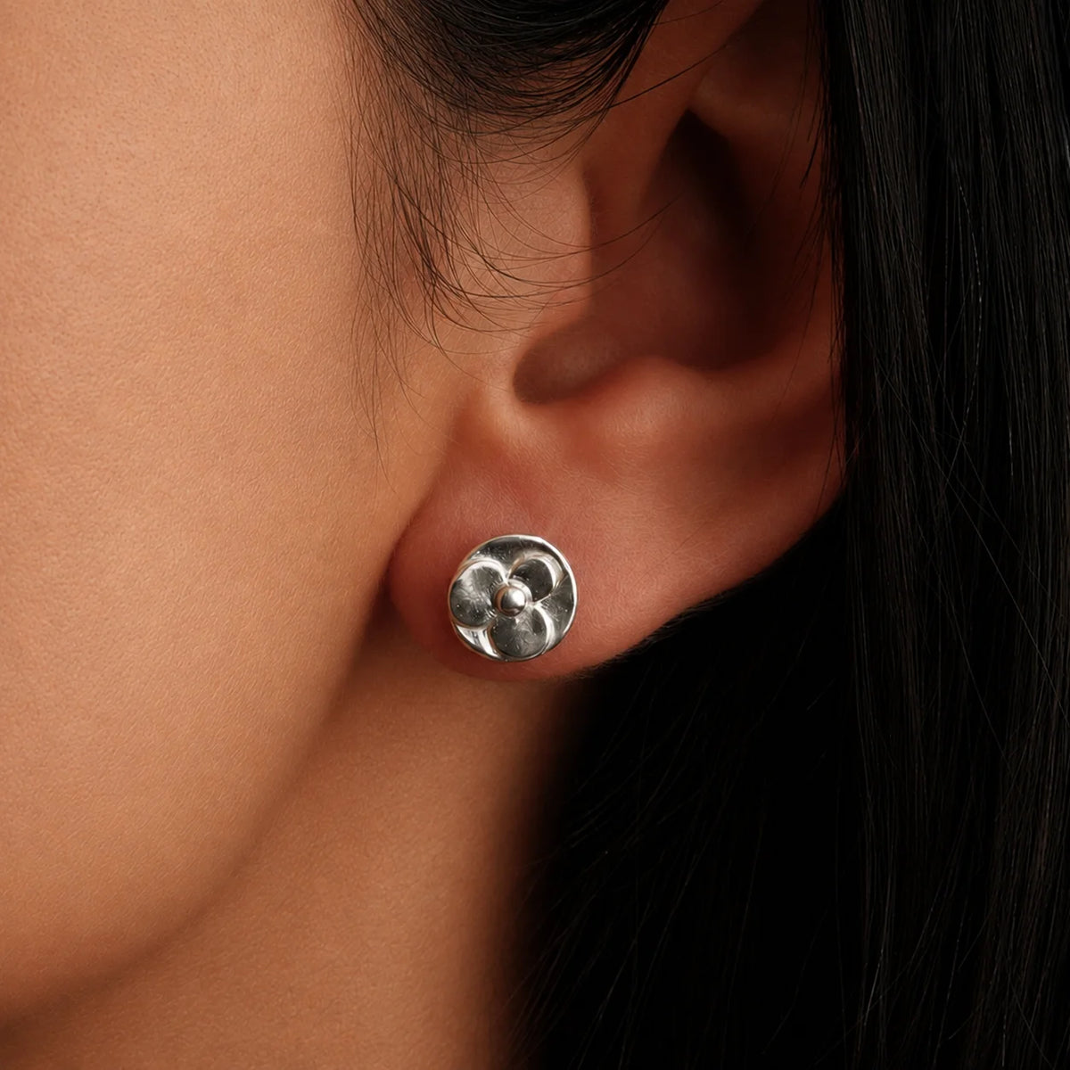 „Veilchen“-Mini-Ohrstecker aus 925er Silber – floraler Schmuck | Art Diva