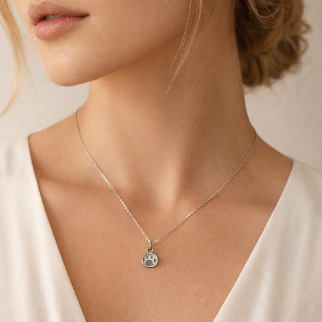 925er Silberanhänger „Pfote“ – handgefertigter Boho-Talisman für Tierliebe, skulpturales Schmuckstück und Geschenk für Hunde- oder Katzenliebhaber | Art Diva