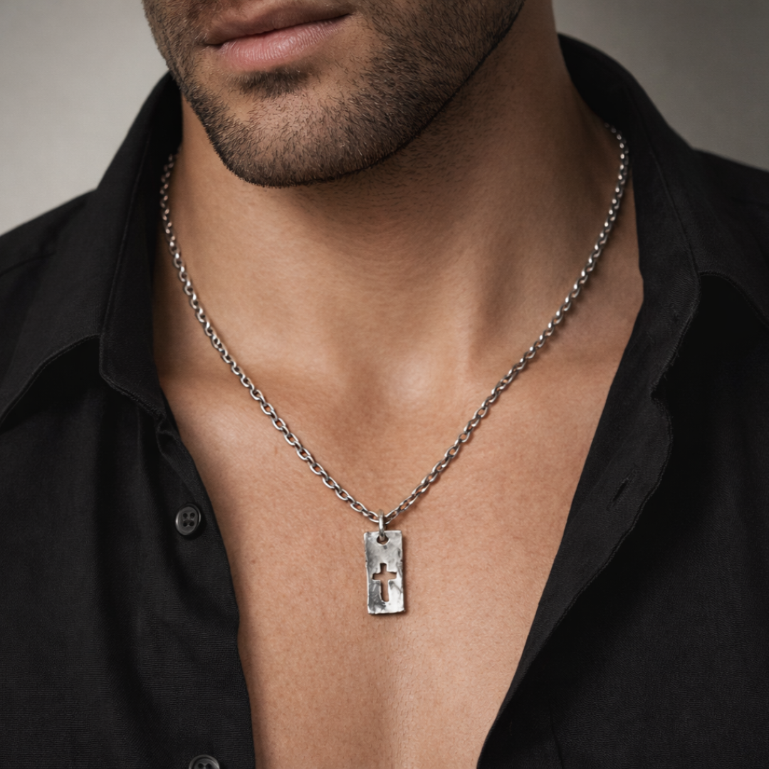 „Plakette mit Kreuz“ – Herren-Anhänger aus 925er Silber mit Stärke und Charakter | Art Diva