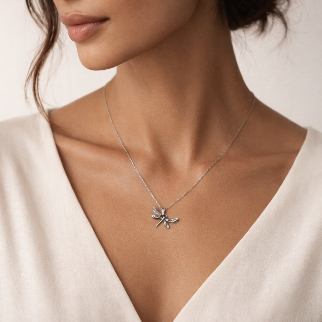 „Libelle“-Anhänger aus 925er Silber – Talisman für Veränderung, Leichtigkeit und innere Freiheit, handgefertigt im Boho-Stil | Art Diva