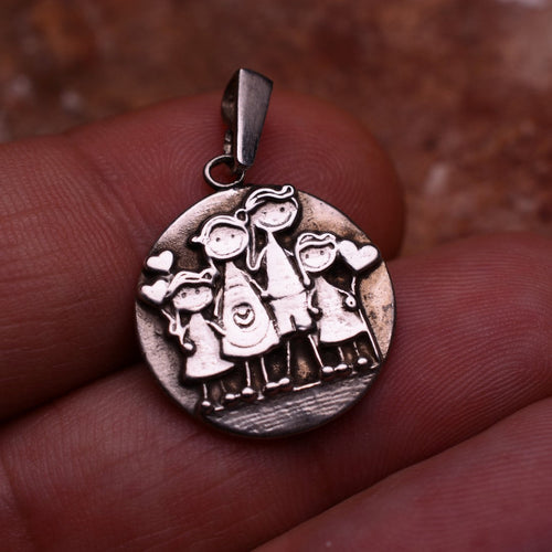 Familien-Anhänger aus 925er Silber – teilweise oxidierter Talisman für familiäre Liebe und Verbundenheit | Art Diva