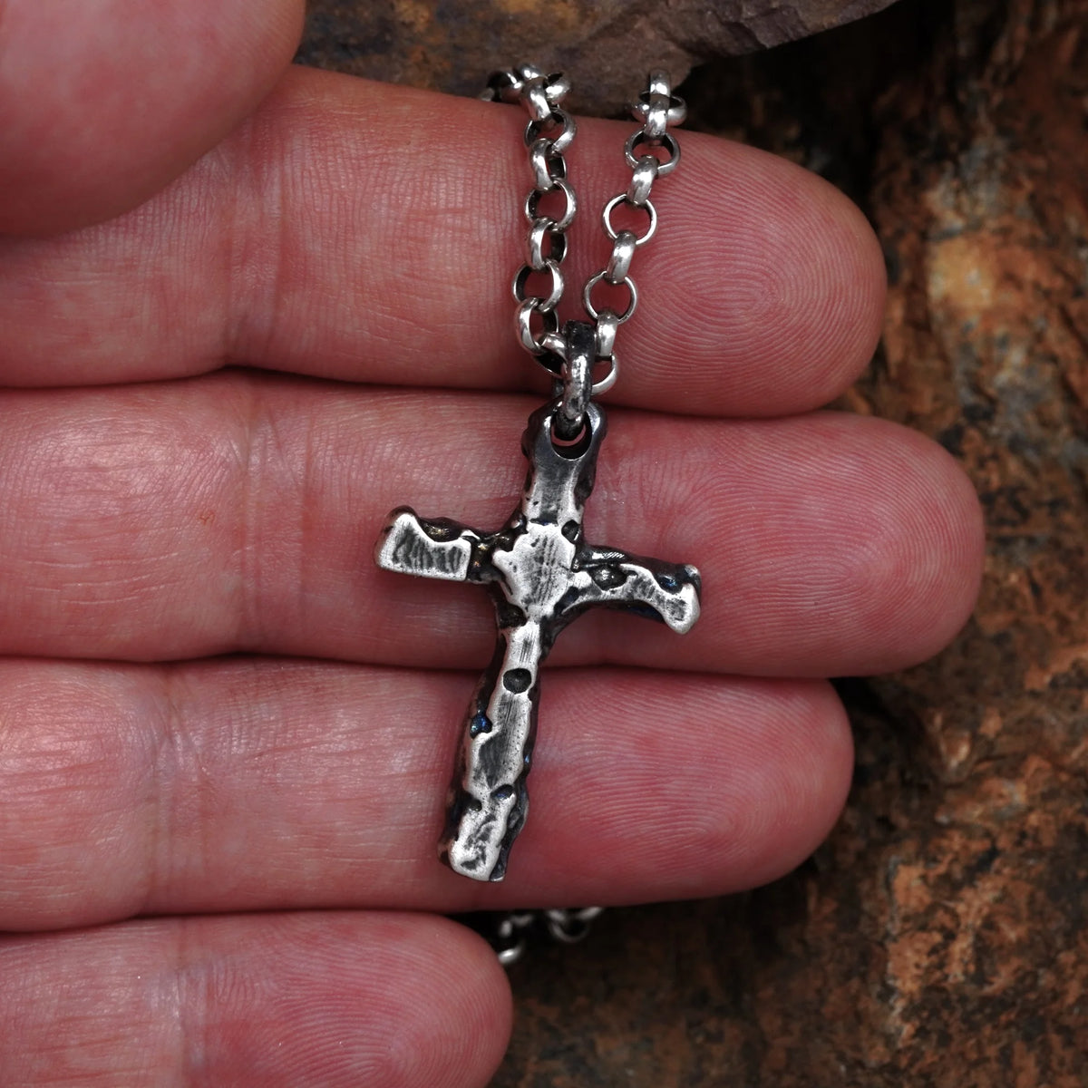 Stilvoller Herren-Kreuzanhänger aus 925er Silber – Symbol für Stärke und Charakter, handgefertigtes Geschenk für den Partner oder Ehemann | Art Diva