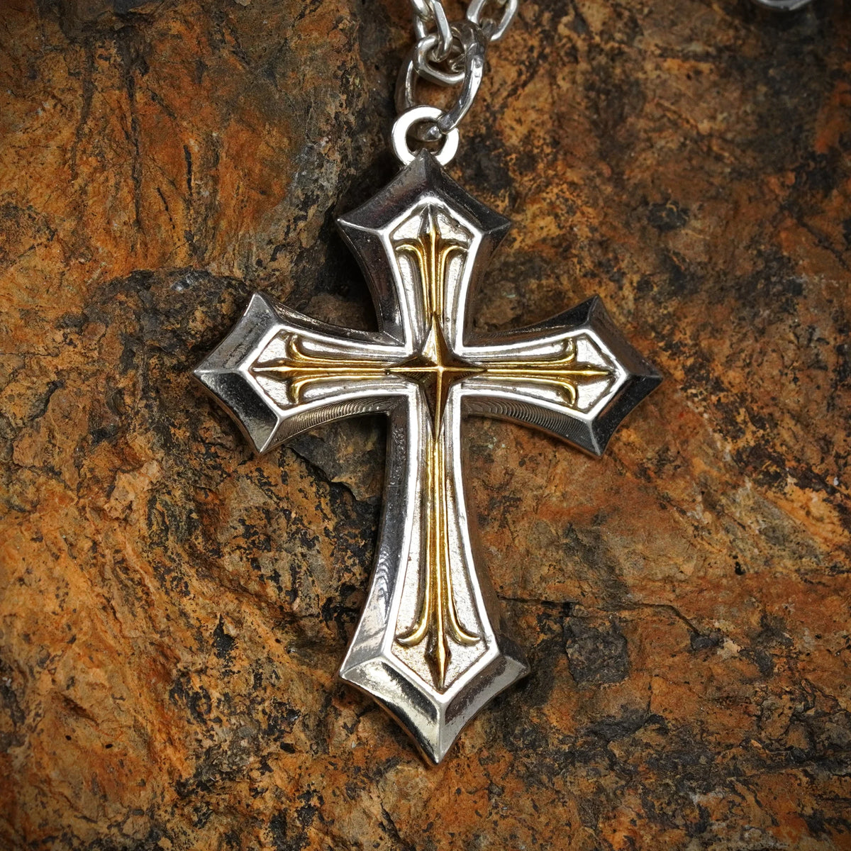 „Königskreuz“-Anhänger für Herren aus 925er Silber – groß und massiv, ornamentales Symbol für Stärke und spirituellen Schutz | Art Diva