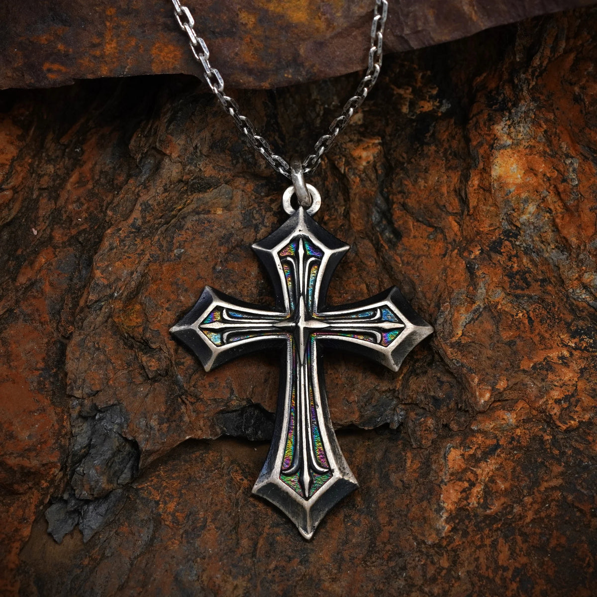 „Kreuz des Glaubens“-Anhänger für Herren aus 925er Silber – groß und massiv, Symbol für spirituelle Stärke und Schutz | Art Diva