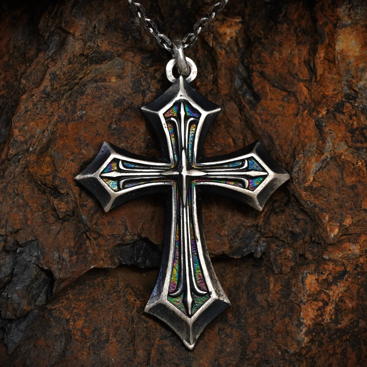 „Kreuz des Glaubens“-Anhänger für Herren aus 925er Silber – groß und massiv, Symbol für spirituelle Stärke und Schutz | Art Diva