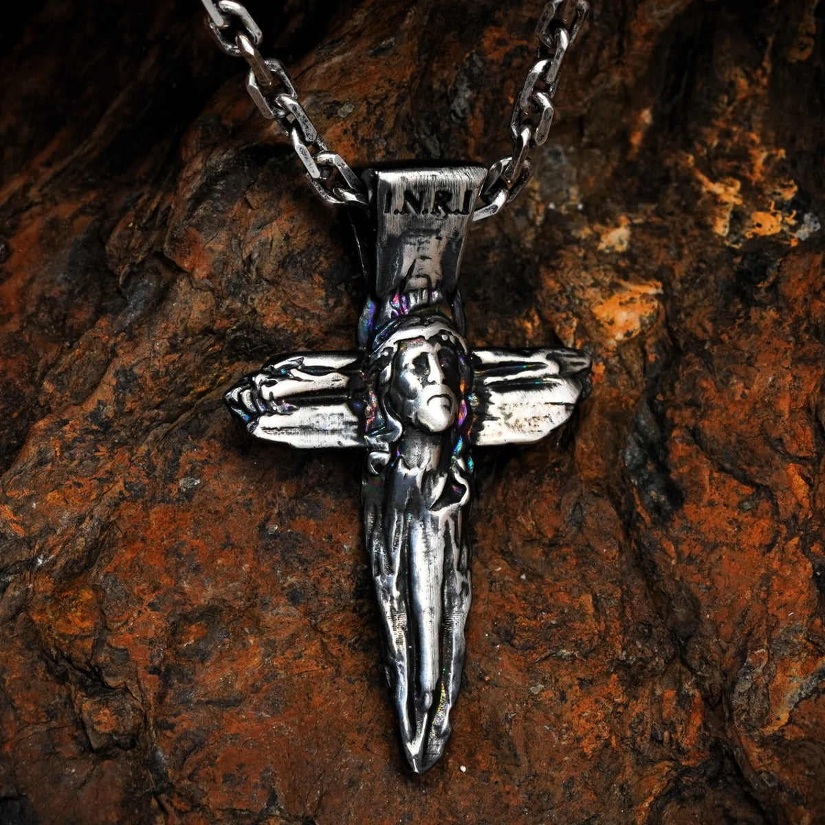 Jesus-Christus-Kreuz aus 925er Sterlingsilber – handgefertigter religiöser Anhänger als Symbol für Glauben und Schutz | Art Diva