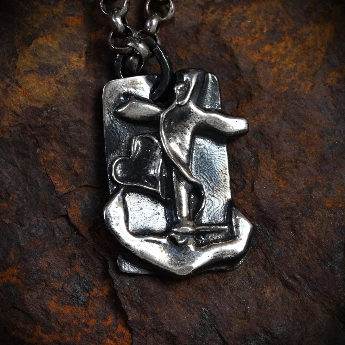 „Glaube, Hoffnung und Liebe“-Anhänger für Herren aus 925er Silber – handgefertigter Skulpturenschmuck im Boho- und rustikalen Stil | Art Diva
