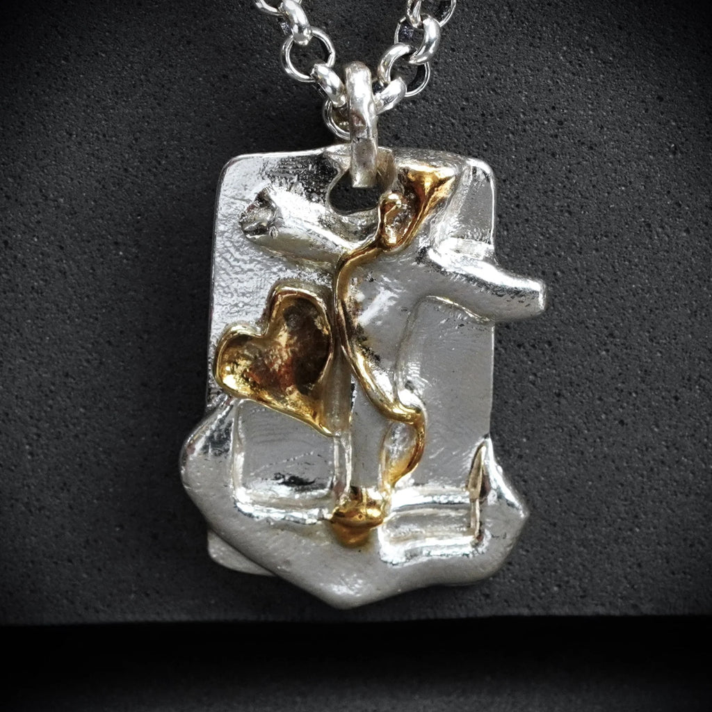 „Glaube, Hoffnung und Liebe“-Anhänger für Herren aus 925er Silber mit goldfarbenen Akzenten – handgefertigtes Schmuckstück | Art Diva