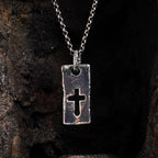 „Plakette mit Kreuz“ – Herren-Anhänger aus 925er Silber mit Stärke und Charakter | Art Diva