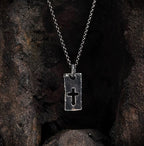 „Plakette mit Kreuz“ – Herren-Anhänger aus 925er Silber mit Stärke und Charakter | Art Diva