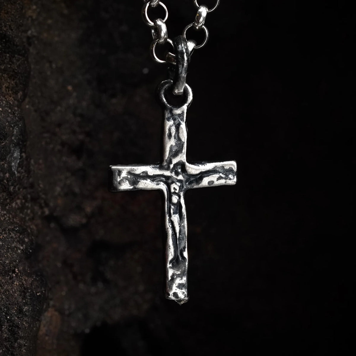„Kreuzigung“-Kreuzanhänger für Herren aus 925er Sterlingsilber mit Jesus Christus – handgefertigt | Art Diva