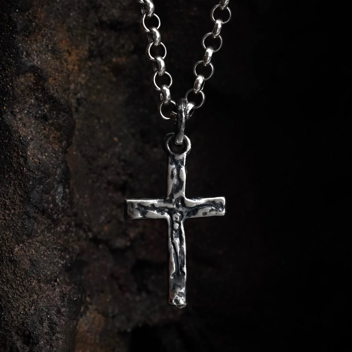 „Kreuzigung“-Kreuzanhänger für Herren aus 925er Sterlingsilber mit Jesus Christus – handgefertigt | Art Diva