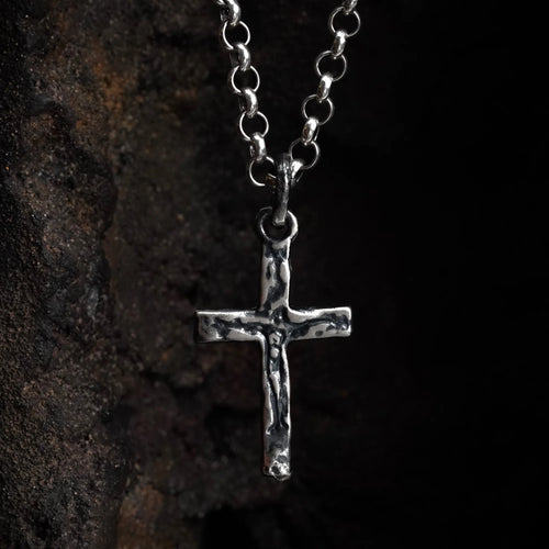 „Kreuzigung“-Kreuzanhänger für Herren aus 925er Sterlingsilber mit Jesus Christus – handgefertigt | Art Diva