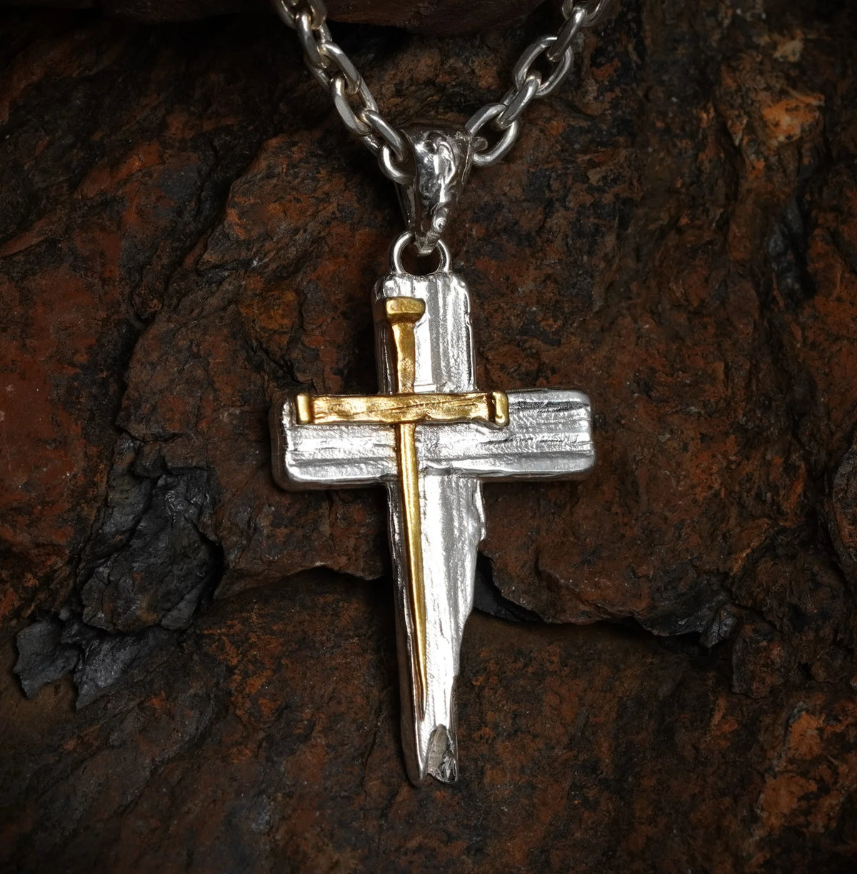 Massiver Kreuz-Anhänger für Herren aus 925er Silber – Symbol für Glauben und Entschlossenheit, handgefertigt | Art Diva
