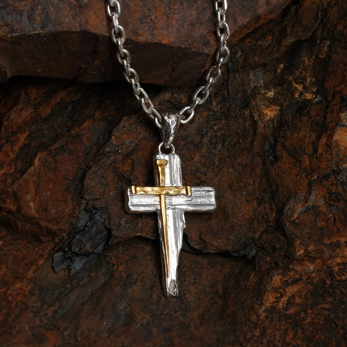 Massiver Kreuz-Anhänger für Herren aus 925er Silber – Symbol für Glauben und Entschlossenheit, handgefertigt | Art Diva