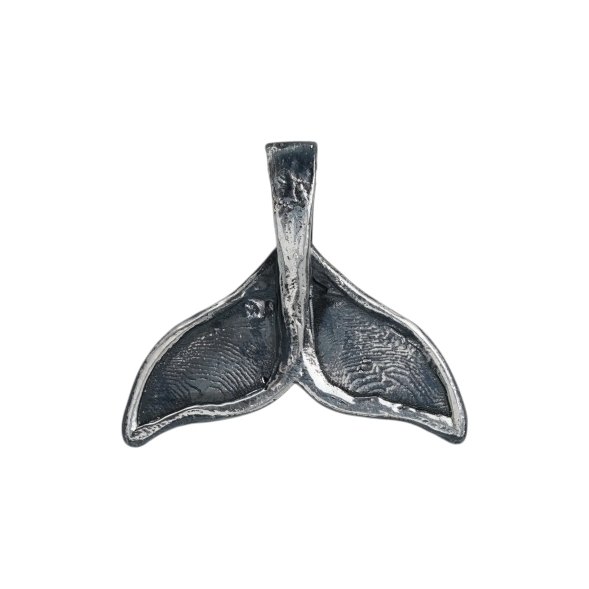 Walflossen-Anhänger für Herren aus 925er Silber – handgefertigter Skulpturenschmuck im Boho- und rustikalen Stil | Art Diva