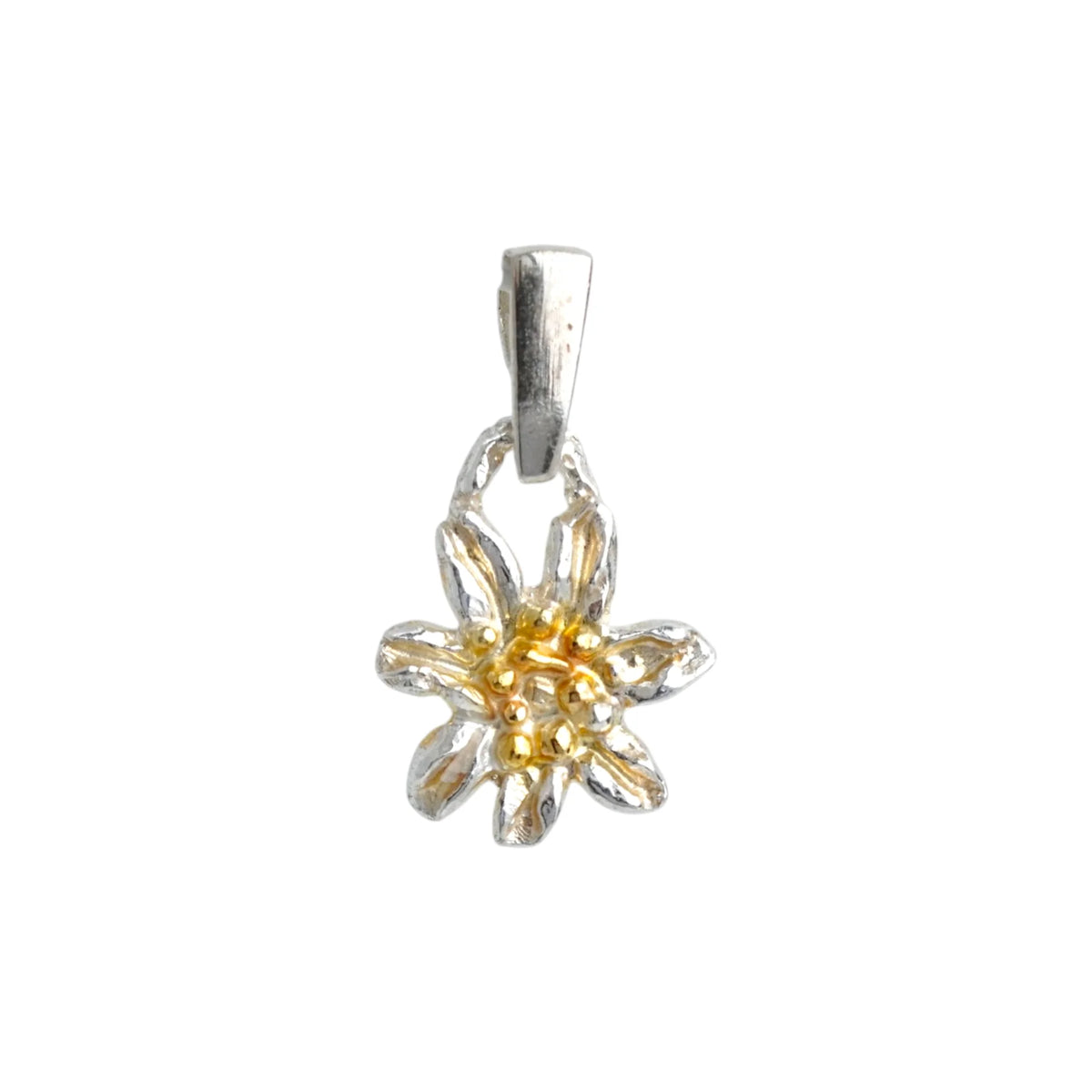Edelweiß-Anhänger aus 925er Silber mit goldenen Akzenten – handgefertigter Boho-Talisman für reine Liebe und Treue | Skulpturaler Schmuck aus der Kollektion „Glanz“ | Art Diva