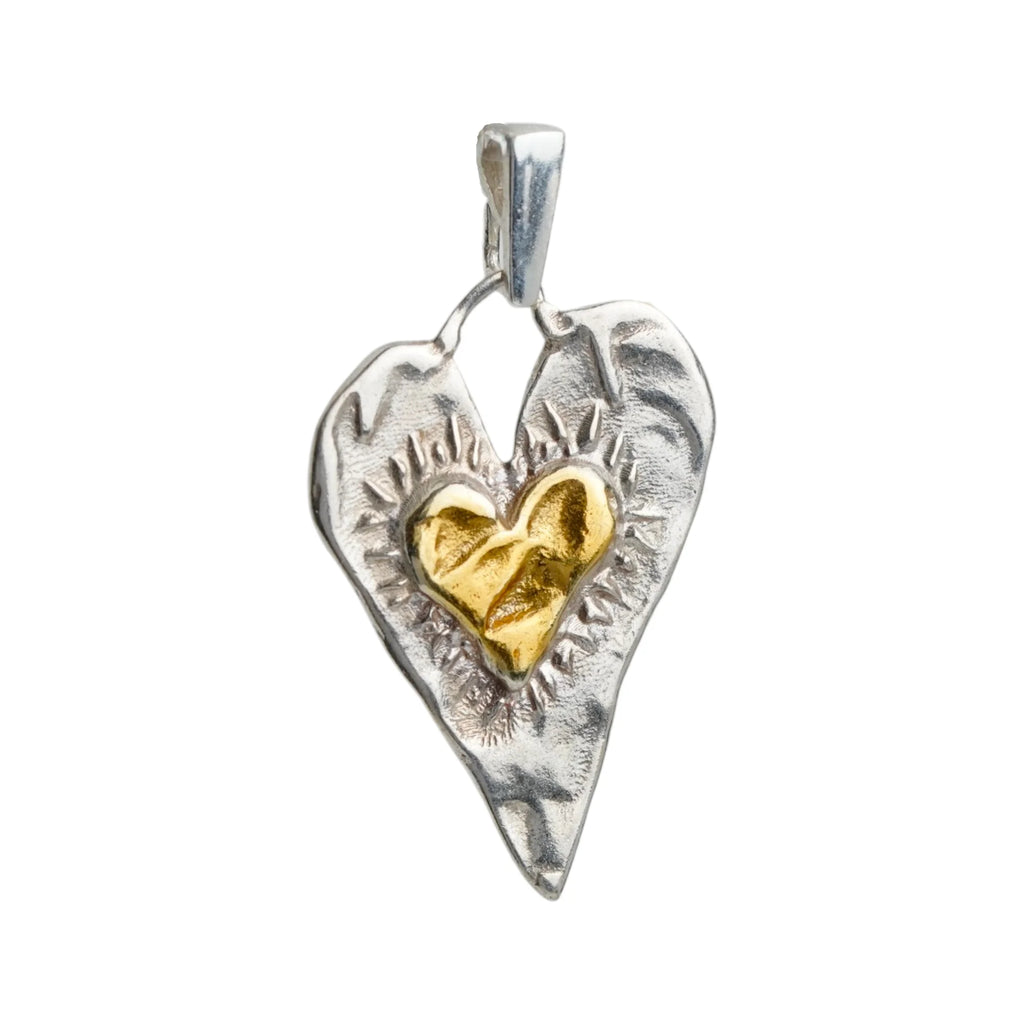 Herz-Anhänger mit goldenem Herz aus 925er Silber – Talisman für Liebe und tiefe Verbundenheit, handgefertigt im Boho- und rustikalen Stil | Art Diva