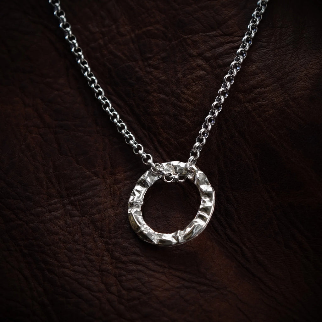 „Kreis“-Anhänger für Herren aus 925er Silber – hochglanzpoliert | Talisman für Stärke und Balance | Art Diva