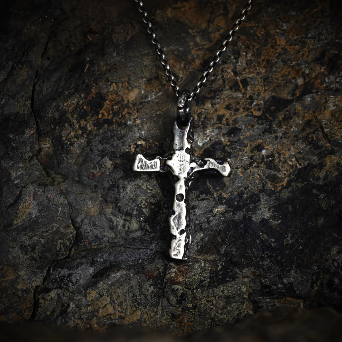 Stilvoller Herren-Kreuzanhänger aus 925er Silber – Symbol für Stärke und Charakter, handgefertigtes Geschenk für den Partner oder Ehemann | Art Diva