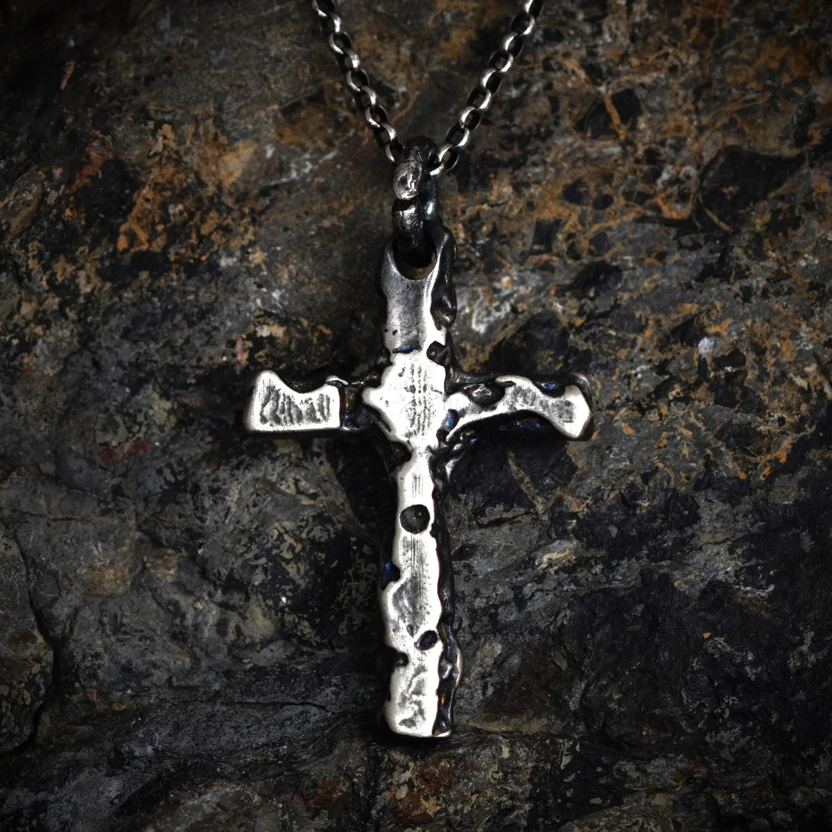 Stilvoller Herren-Kreuzanhänger aus 925er Silber – Symbol für Stärke und Charakter, handgefertigtes Geschenk für den Partner oder Ehemann | Art Diva
