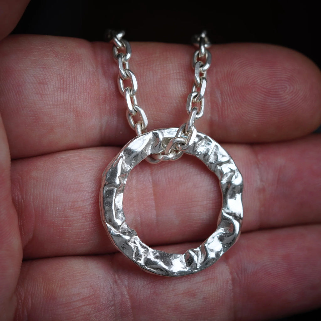 „Kreis“-Anhänger für Herren aus 925er Silber – hochglanzpoliert | Talisman für Stärke und Balance | Art Diva