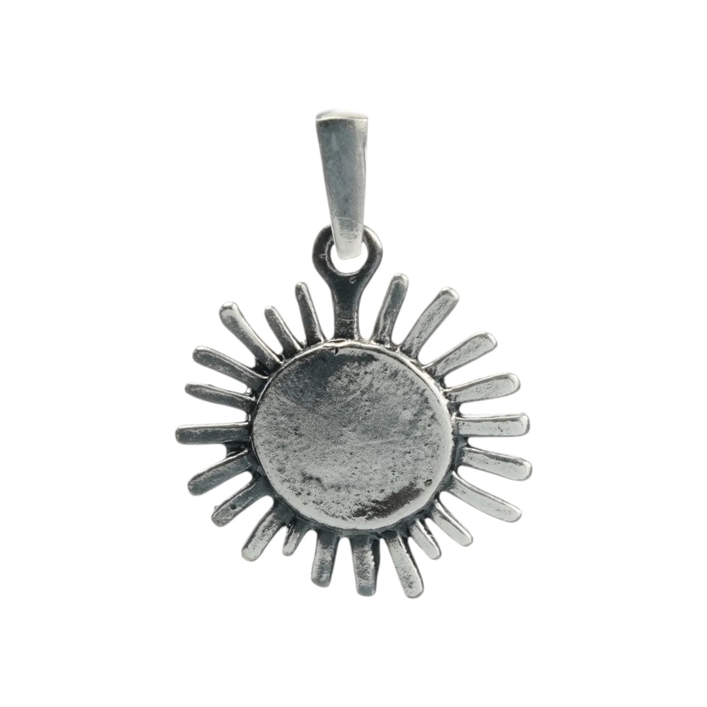 „Sonnenstrahl“ – Anhänger aus 925er Silber, Talisman für Wärme, Licht und Hoffnung, handgefertigter Skulpturenschmuck im Boho- und rustikalen Stil | Art Diva