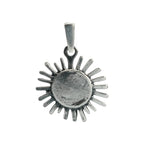 „Sonnenstrahl“ – Anhänger aus 925er Silber, Talisman für Wärme, Licht und Hoffnung, handgefertigter Skulpturenschmuck im Boho- und rustikalen Stil | Art Diva