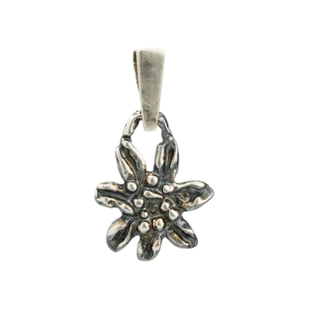 Edelweiß-Anhänger aus 925er Silber – handgefertigter Boho-Talisman für reine Liebe und Treue, skulpturales Schmuckstück und Geschenk für Mutter, Tochter oder Freundin | Art Diva