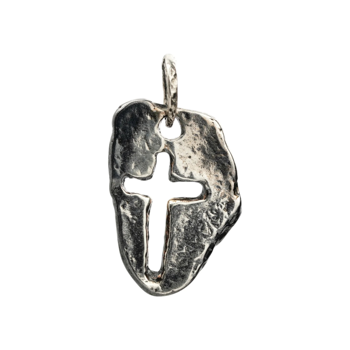 „Massives Kreuz“ – oxidierter Herren-Anhänger aus 925er Silber, Talisman für Stärke und spirituellen Schutz, Schmuck im Boho- und rustikalen Stil | Art Diva