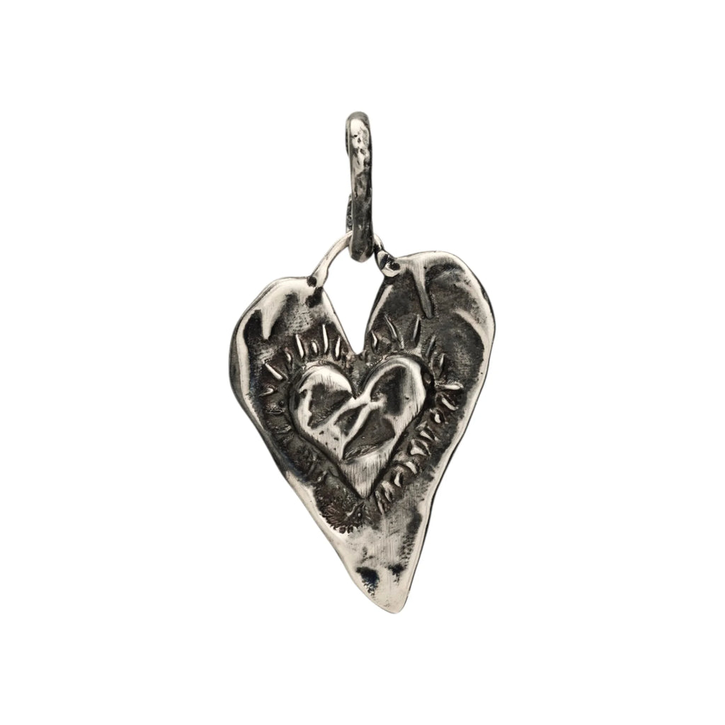 Herz-in-Herz-Anhänger aus 925er Silber – Talisman für Liebe und tiefe Verbundenheit, handgefertigter Skulpturenschmuck im Boho- und rustikalen Stil | Art Diva