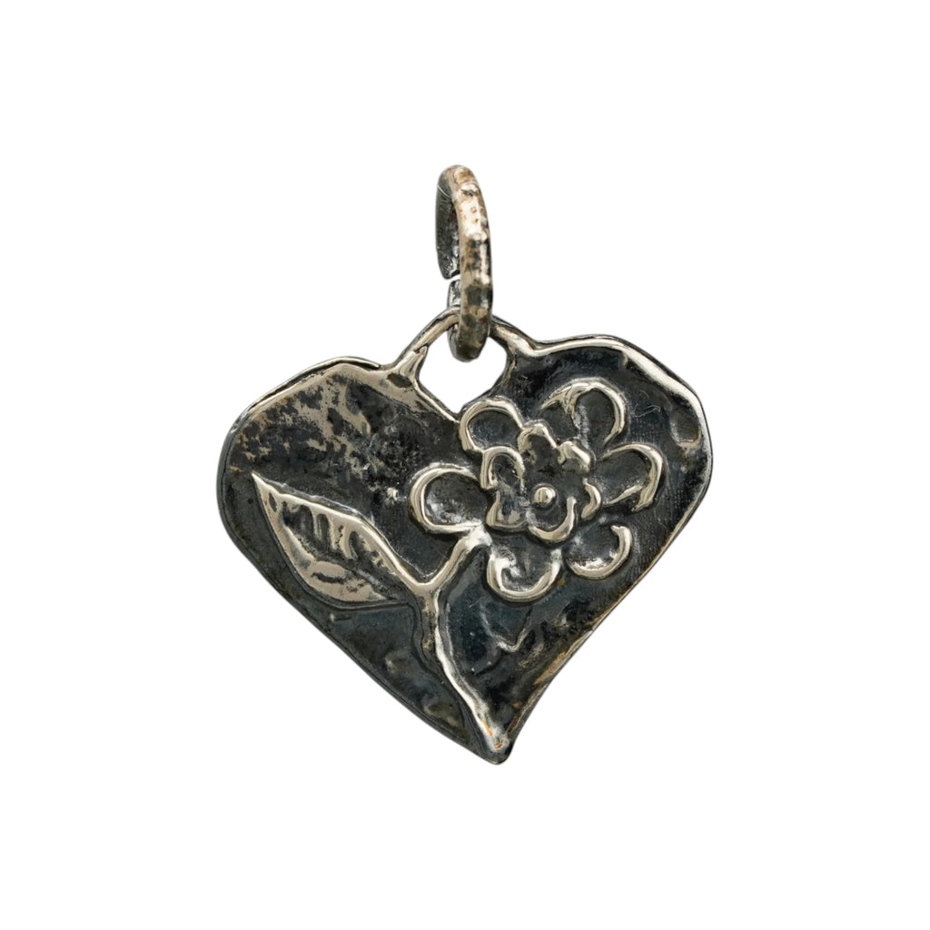 Herzanhänger mit Blume aus 925er Silber – handgefertigter Liebestalisman und Skulpturenschmuck im Boho-Stil, ideales Geschenk für Mutter, Tochter oder Freundin | Art Diva