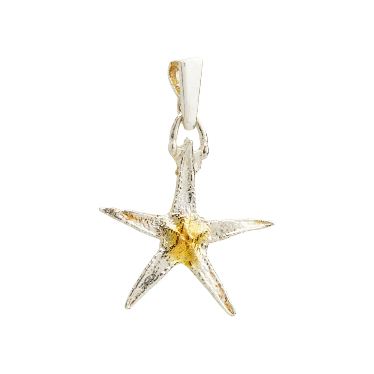 „Seestern“ – Anhänger aus 925er Silber mit goldfarbenen Akzenten, Talisman für Glück und Gelassenheit, Skulpturenschmuck im Boho- und rustikalen Stil | Art Diva