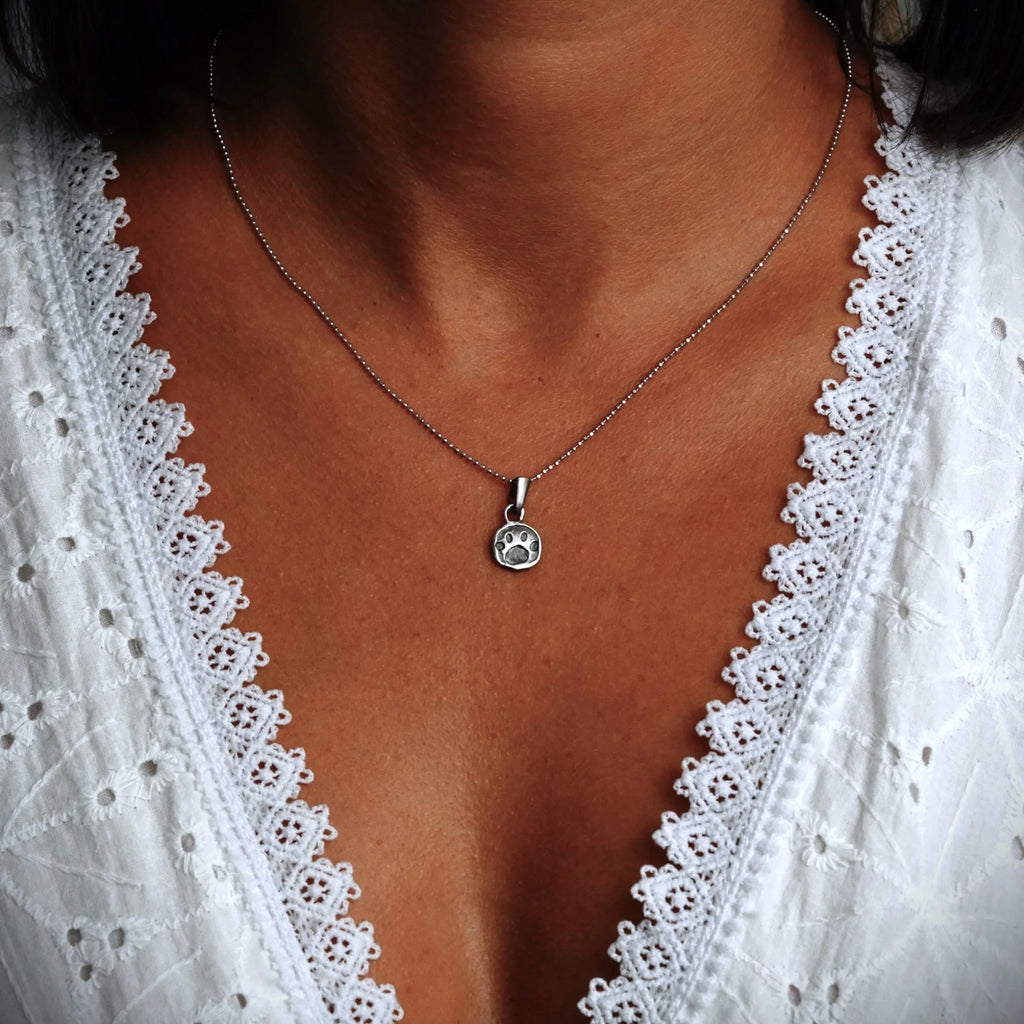 925er Silberanhänger „Pfote“ – handgefertigter Boho-Talisman für Tierliebe, skulpturales Schmuckstück und Geschenk für Hunde- oder Katzenliebhaber | Art Diva