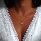 925er Silberanhänger „Blume“ – handgefertigter Boho-Talisman für Harmonie, skulpturales Schmuckstück und Geschenk für Mutter, Tochter oder Freundin | Art Diva
