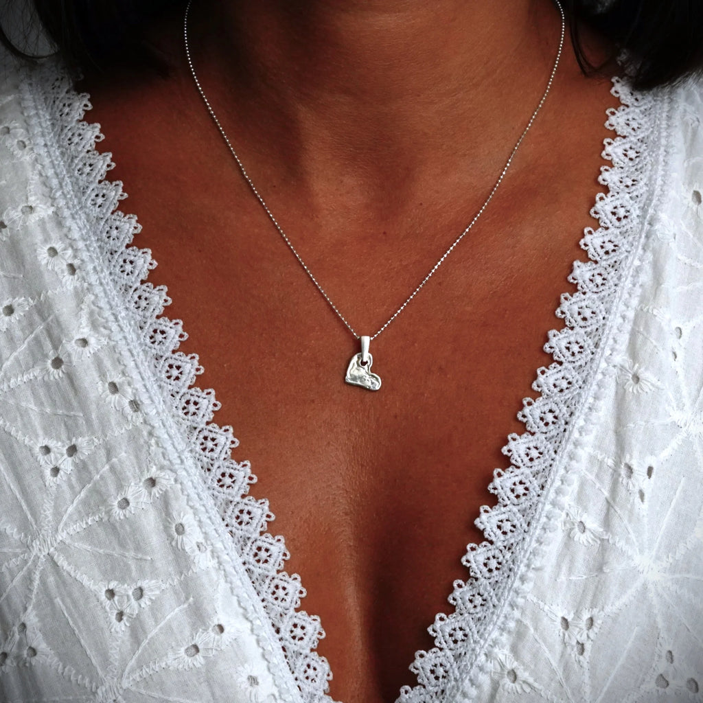 Herz-Anhänger aus 925er Silber – Talisman für Liebe und Verbundenheit, handgefertigt im Boho- und rustikalen Stil | Art Diva