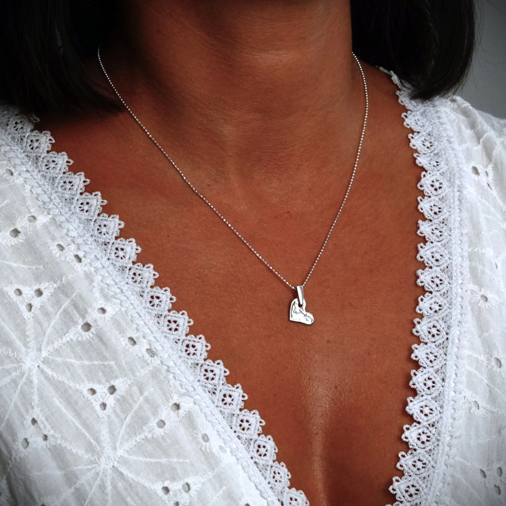 Herz-Anhänger aus 925er Silber – Talisman für Liebe und Verbundenheit, handgefertigt im Boho- und rustikalen Stil | Art Diva