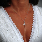 Nagelkreuz-Anhänger aus 925er Silber mit vergoldeten Akzenten – Talisman für Glauben und Stärke, handgefertigt im rustikalen Stil | Art Diva