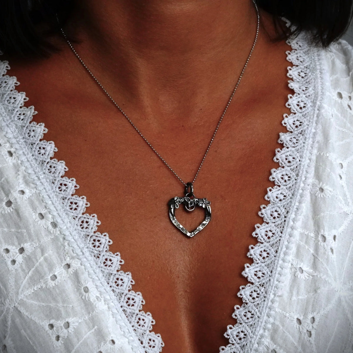 „Offenes Herz“-Anhänger für Damen aus 925er Silber – oxidierter Schmuck im Boho- und rustikalen Stil | Art Diva