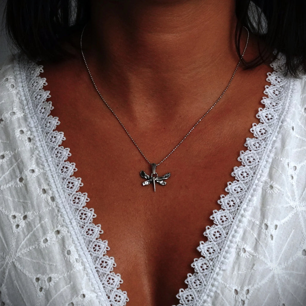 „Libelle“-Anhänger aus 925er Silber – Talisman für Veränderung, Leichtigkeit und innere Freiheit, handgefertigt im Boho-Stil | Art Diva