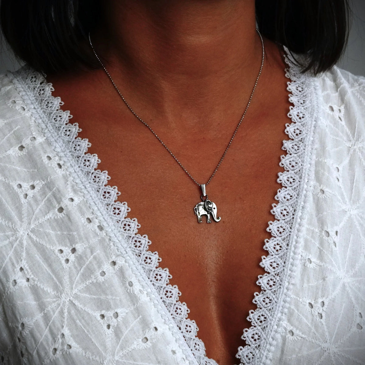 „Kleiner Elefant“-Anhänger aus 925er Silber – Talisman für Glück, Weisheit und Schutz, oxidierter Skulpturenschmuck im Boho- und rustikalen Stil | Art Diva