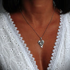 Herz-in-Herz-Anhänger aus 925er Silber – Talisman für Liebe und tiefe Verbundenheit, handgefertigter Skulpturenschmuck im Boho- und rustikalen Stil | Art Diva