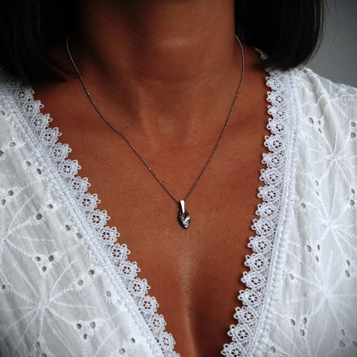 „Flauschiges Herz“-Miniaturanhänger aus 925er Silber – Talisman für Liebe, Zärtlichkeit und Fürsorge, handgefertigt im Boho-Stil | Art Diva